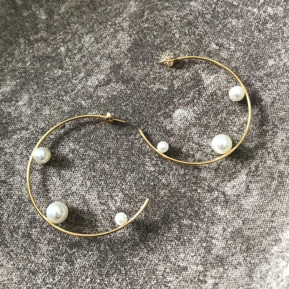 NWT Gold Hoop Earrings with‎ Pearl Insets 2.5″